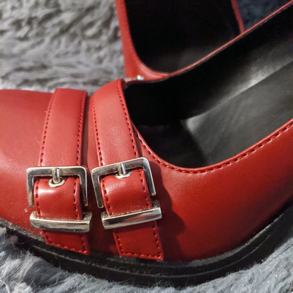 NWOT Blood Red Bongo Heels Size 8.5 - Picture 4 of 8